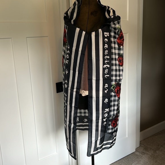 Clever carriage company  💯 silk scarf 46”x 46” nwot beautiful as a rose - Picture 11 of 15